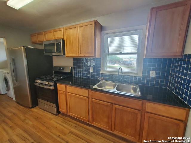 Image 7 of 22 For 654 Santa Monica