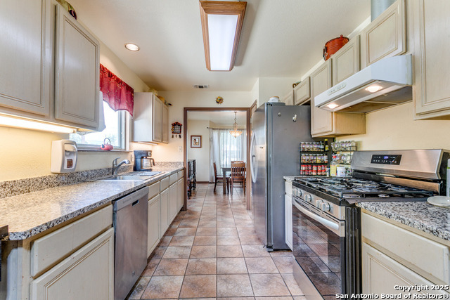 Image 10 of 20 For 605 Houston  