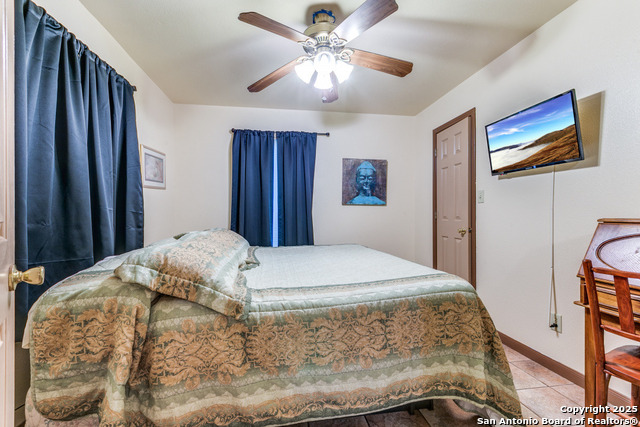 Image 14 of 20 For 605 Houston  