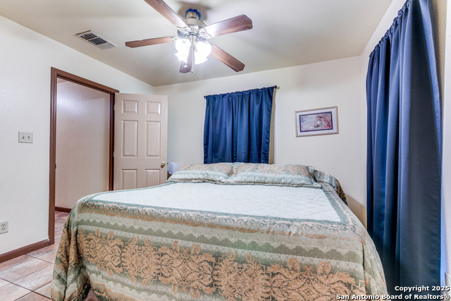 Image 15 of 20 For 605 Houston  