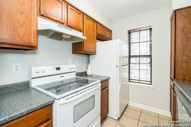 Listing photo id 11 for 4212 Medical Dr  109