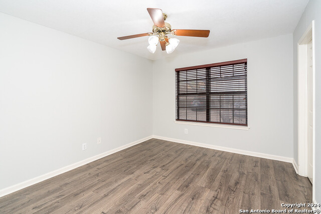 Listing photo id 15 for 4212 Medical Dr  109
