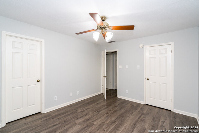 Listing photo id 16 for 4212 Medical Dr  109