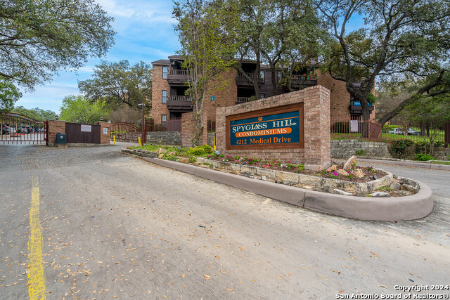 Listing photo id 1 for 4212 Medical Dr  109