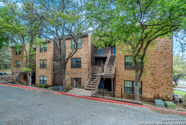 Listing photo id 2 for 4212 Medical Dr  109
