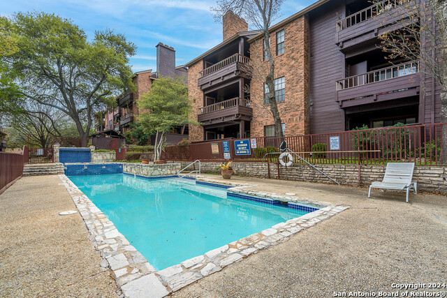 Listing photo id 3 for 4212 Medical Dr  109