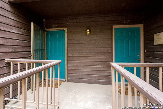 Listing photo id 4 for 4212 Medical Dr  109