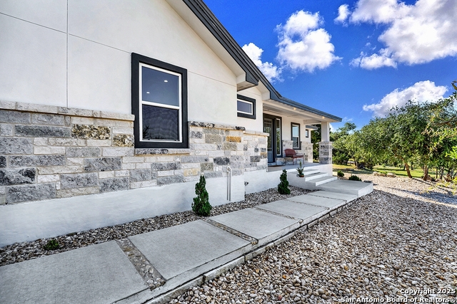 Image 5 of 38 For 115 Sendera Way