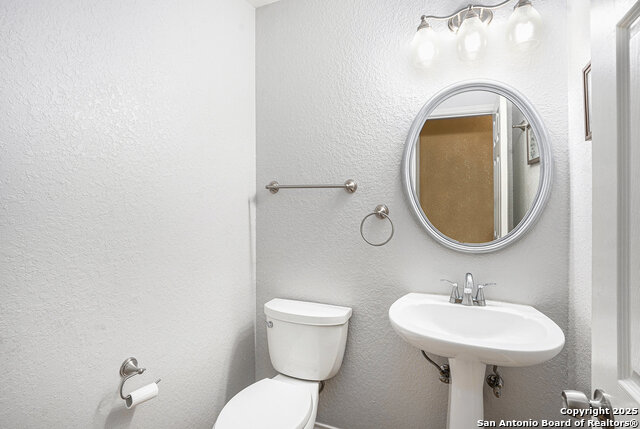 Image 10 of 29 For 10131 Cedarcliff