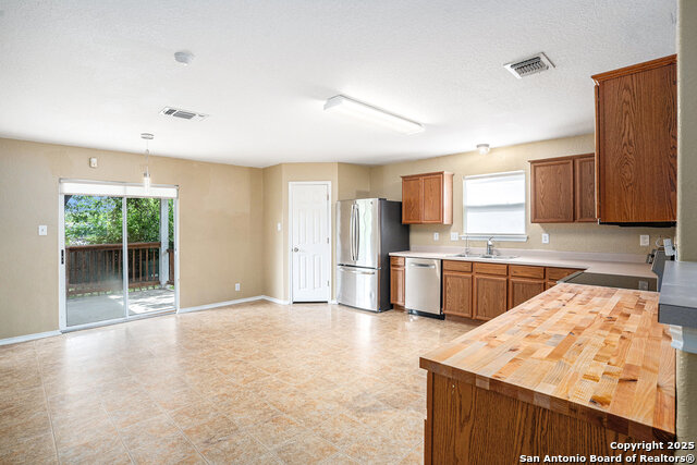 Image 8 of 29 For 10131 Cedarcliff