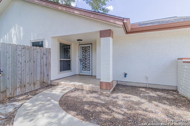 Image 2 of 40 For 5832 Archwood