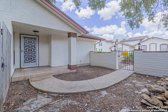 Image 3 of 40 For 5832 Archwood