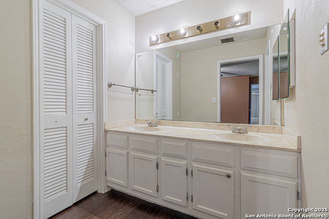 Image 30 of 40 For 5832 Archwood