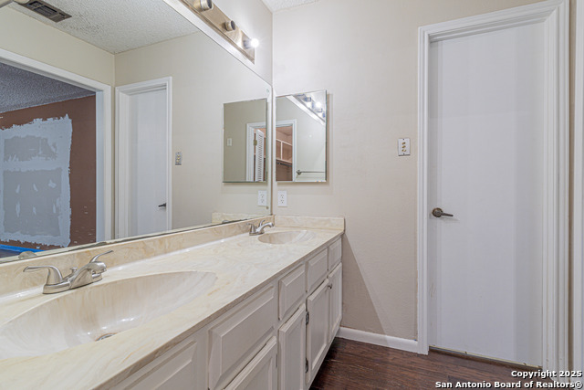 Image 31 of 40 For 5832 Archwood