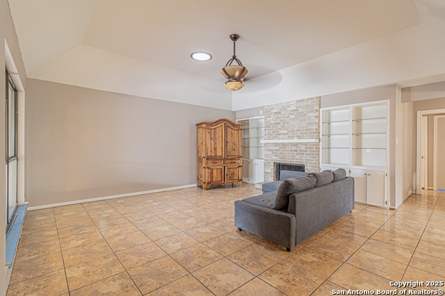 Image 4 of 40 For 5832 Archwood