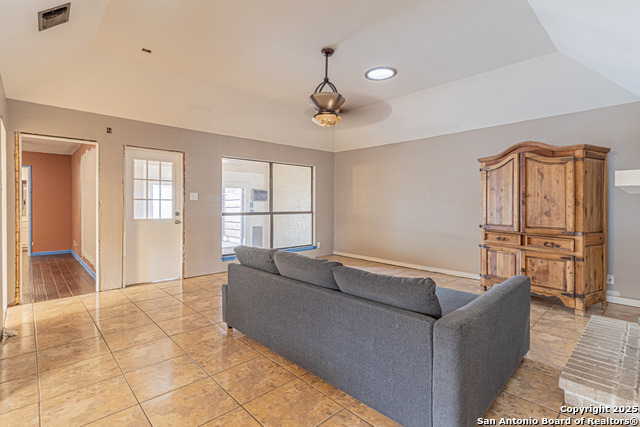Image 6 of 40 For 5832 Archwood