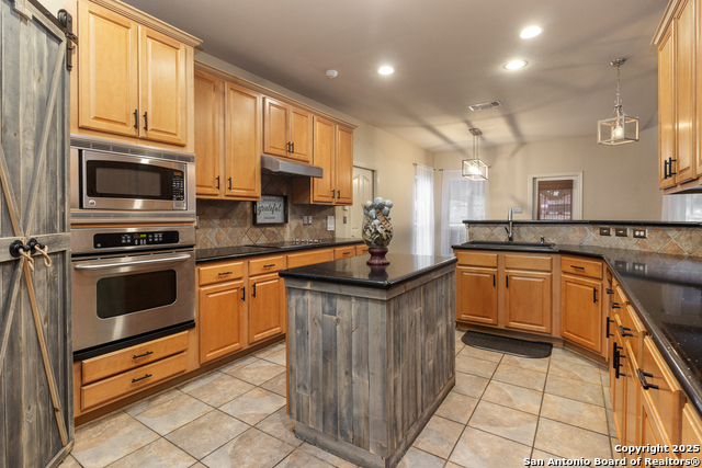 Image 6 of 39 For 9223 Saucedo