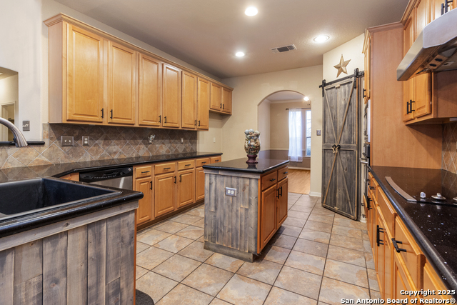 Image 7 of 39 For 9223 Saucedo