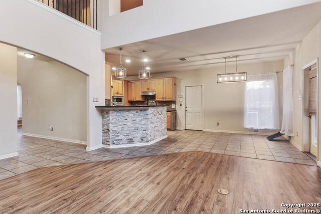 Image 8 of 39 For 9223 Saucedo