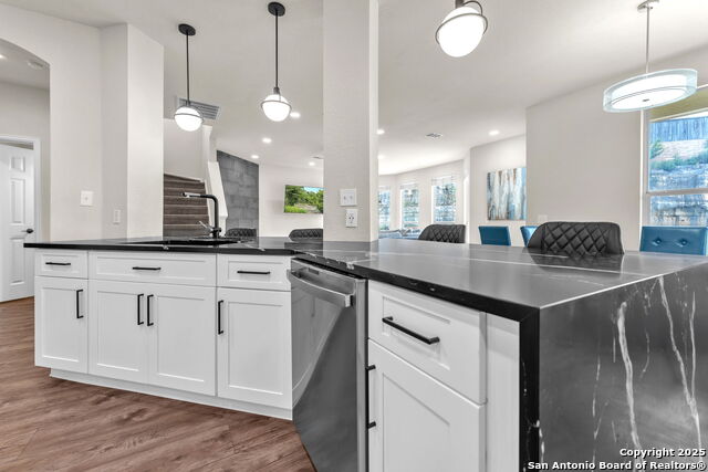 Listing photo id 12 for 21806 Dolomite