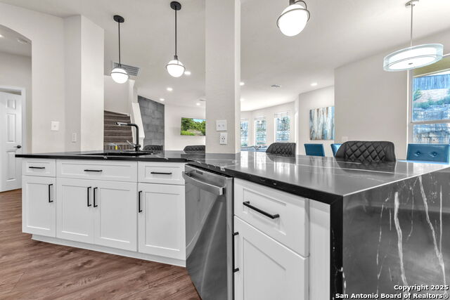 Listing photo id 18 for 21806 Dolomite