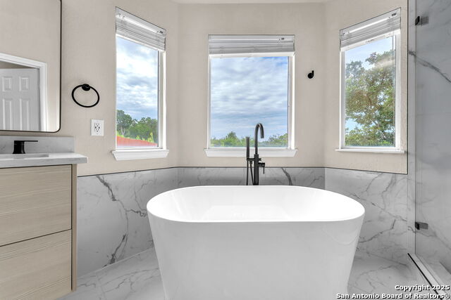 Listing photo id 32 for 21806 Dolomite