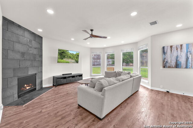 Listing photo id 4 for 21806 Dolomite