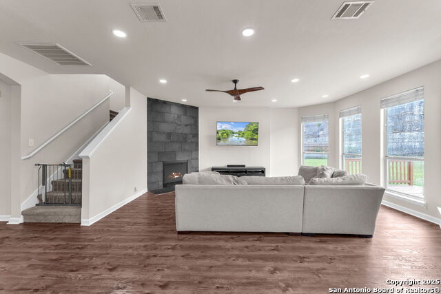 Listing photo id 5 for 21806 Dolomite