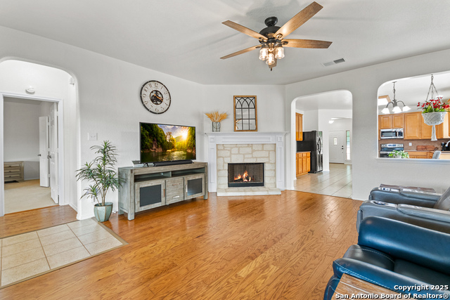 Listing photo id 3 for 26239 Lost Creek Way