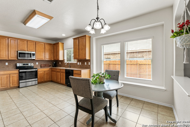 Listing photo id 5 for 26239 Lost Creek Way