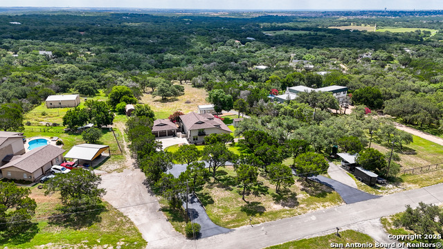 Listing photo id 5 for 130 Oak Ridge