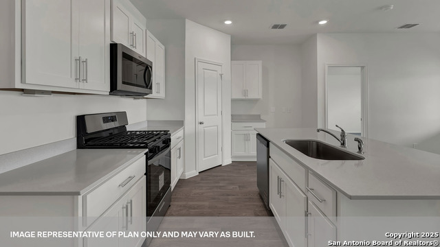 Image 10 of 36 For 211 Las Lomas