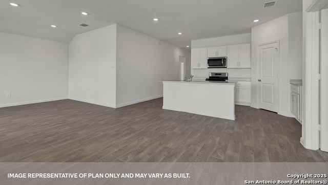 Image 18 of 36 For 211 Las Lomas