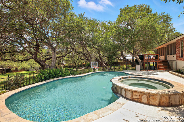 Listing photo id 8 for 13611 Tahoe Vista