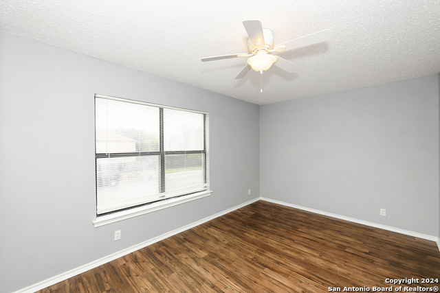 Image 18 of 34 For 7915 Bowens Crossing