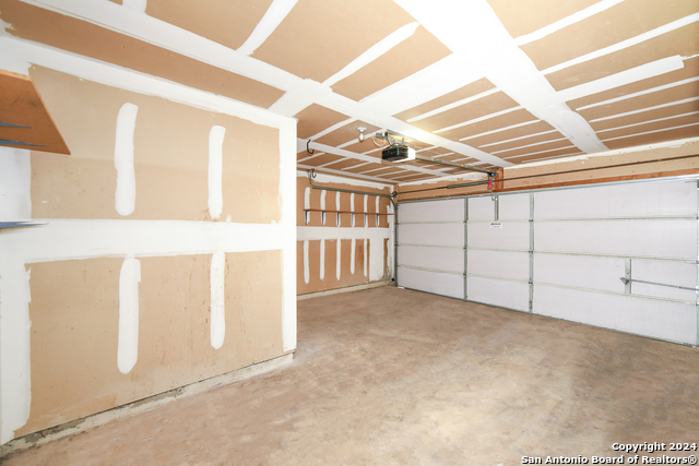 Image 28 of 34 For 7915 Bowens Crossing