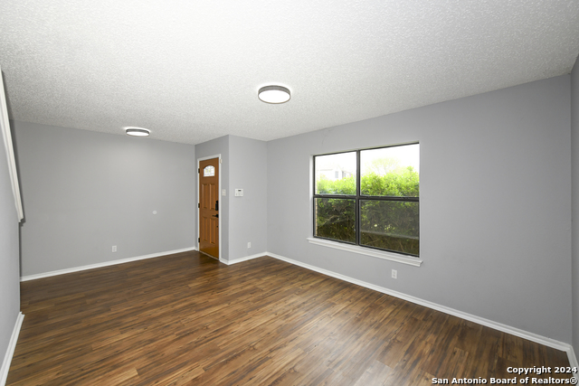 Image 4 of 34 For 7915 Bowens Crossing