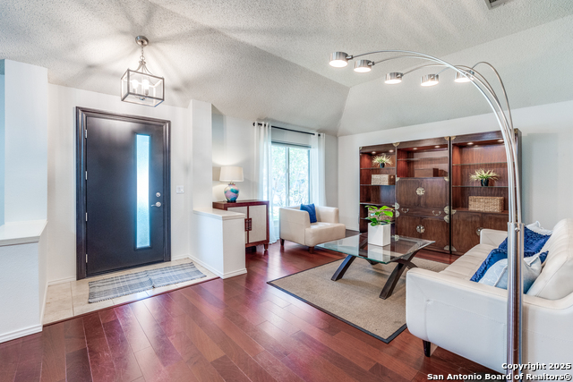 Listing photo id 2 for 7804 Vail Valley
