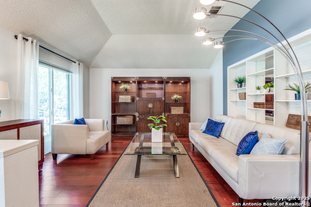 Listing photo id 3 for 7804 Vail Valley