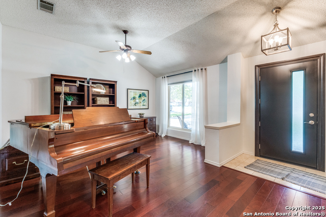 Listing photo id 4 for 7804 Vail Valley