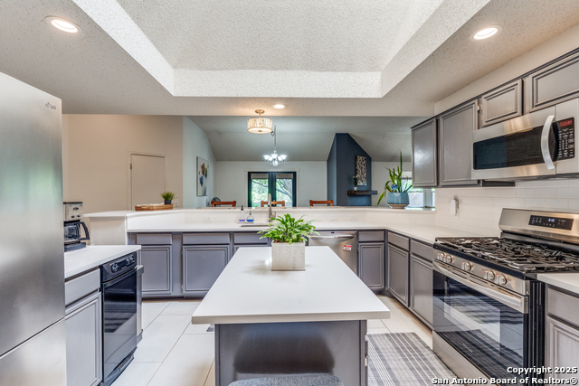 Listing photo id 7 for 7804 Vail Valley