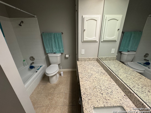 Image 13 of 16 For 2811 Woodbury Dr  201