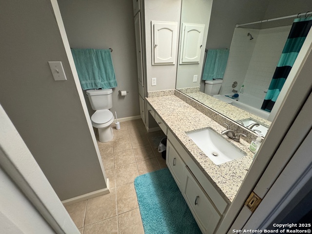 Image 14 of 16 For 2811 Woodbury Dr  201