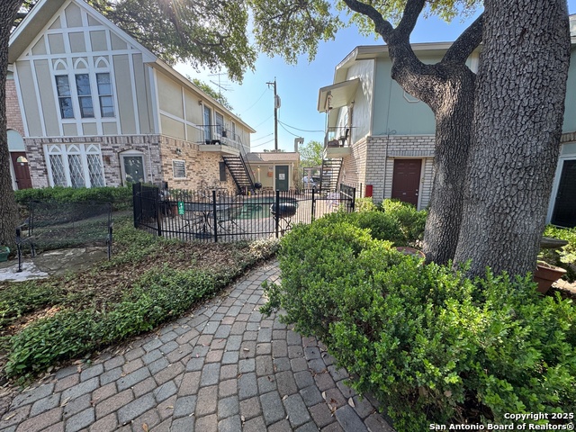 Image 5 of 16 For 2811 Woodbury Dr  201