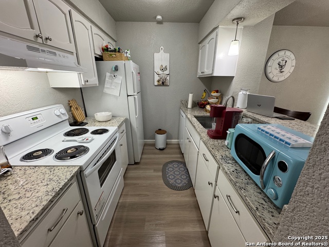 Image 9 of 16 For 2811 Woodbury Dr  201