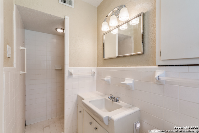 Image 13 of 25 For 223 Beechwood