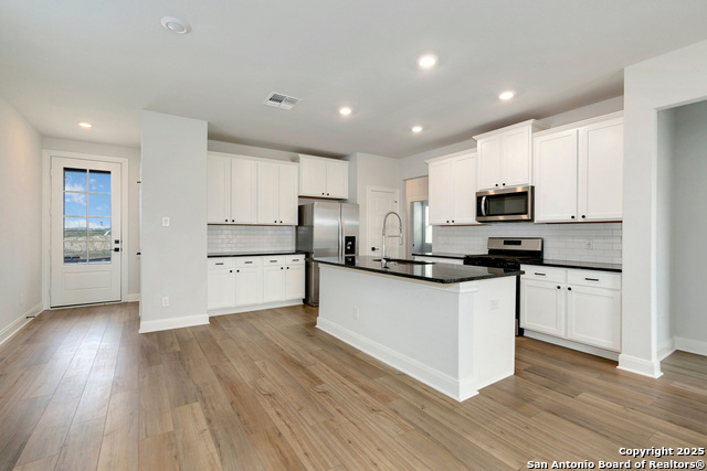 Listing photo id 3 for 9426 Nubuck Branch