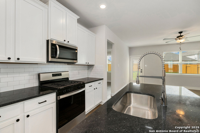 Listing photo id 5 for 9426 Nubuck Branch