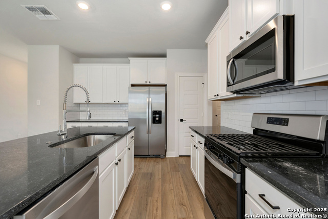 Listing photo id 6 for 9426 Nubuck Branch