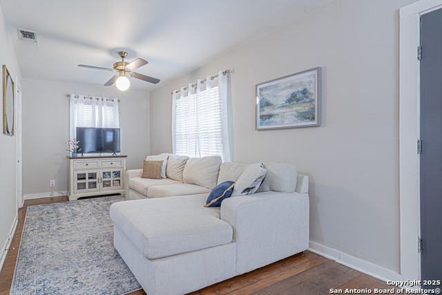 Image 10 of 43 For 759 Pyron Ave W